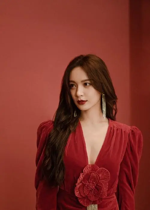 把自己弄到喷泉,91分钟,4K,免费观看